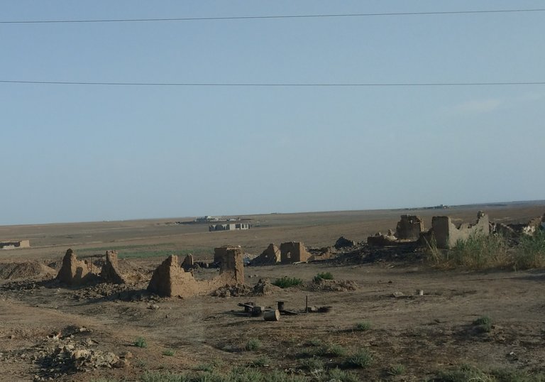 Beim Genozid 2014 zesrtörtes jezidisches Dorf im Irak. Foto: M. Link
